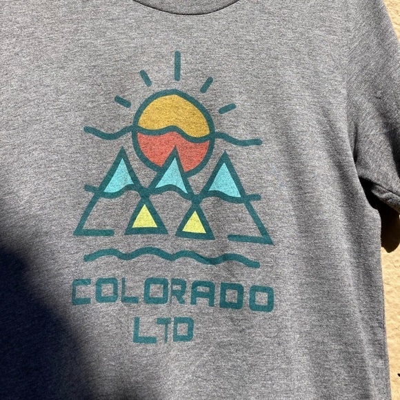 Men's Colorado LTD Gray Sun Logo T-Shirt NO SIZE TAG Crew Boho Sun Mountains - Picture 7 of 8
